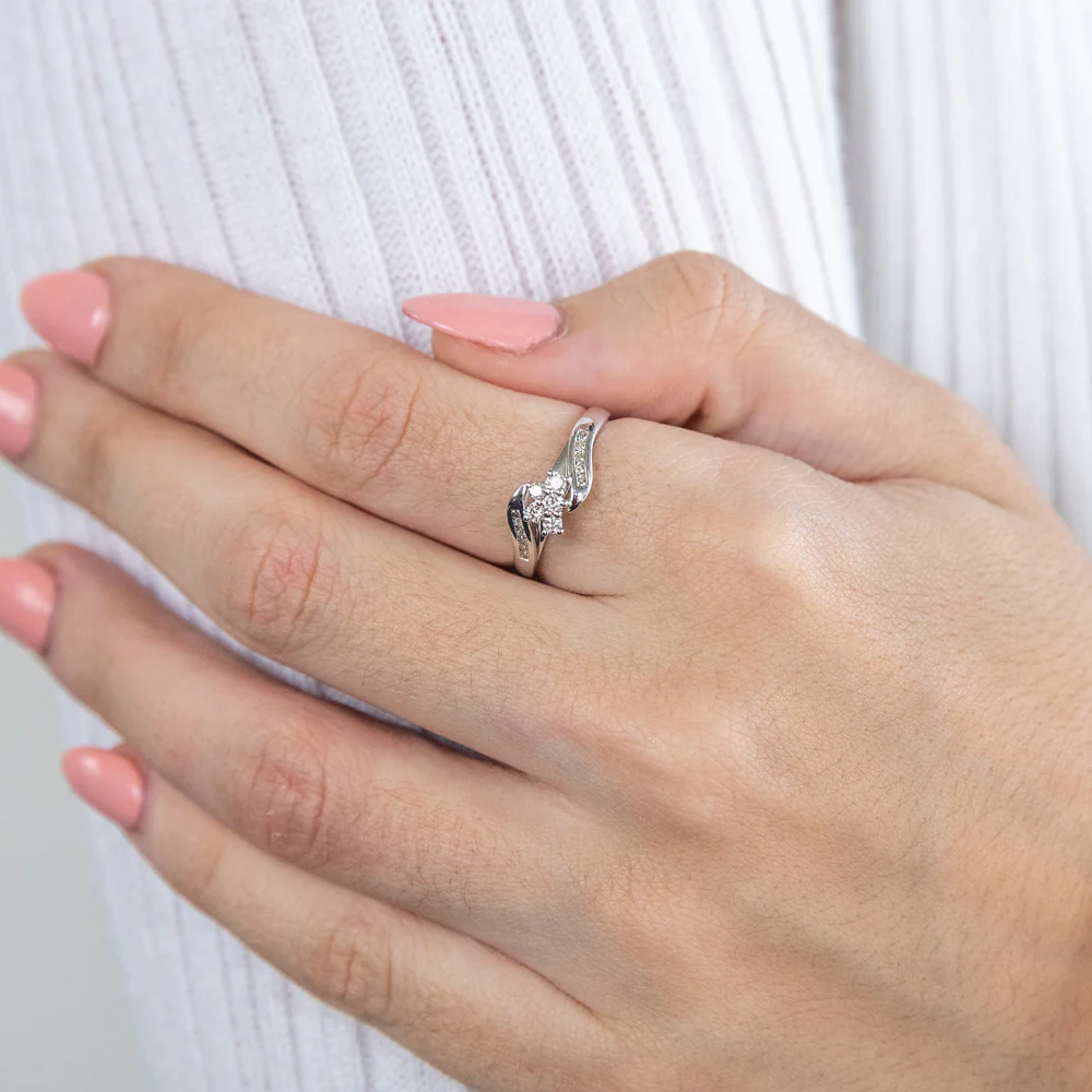 9ct White Gold 1/4 Carat Diamond Ring - Image 3