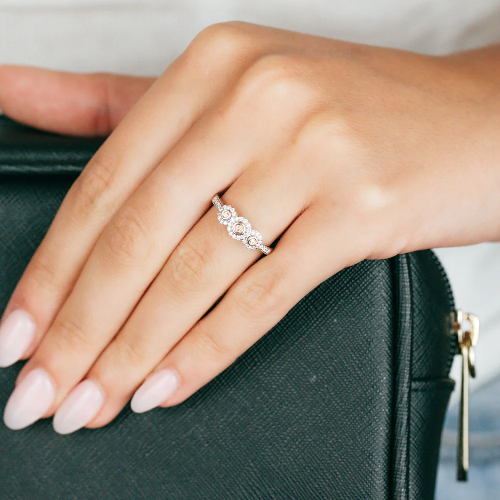 9ct White Gold 1/5 Carat Diamond Ring with Pink and White Diamonds - Image 3
