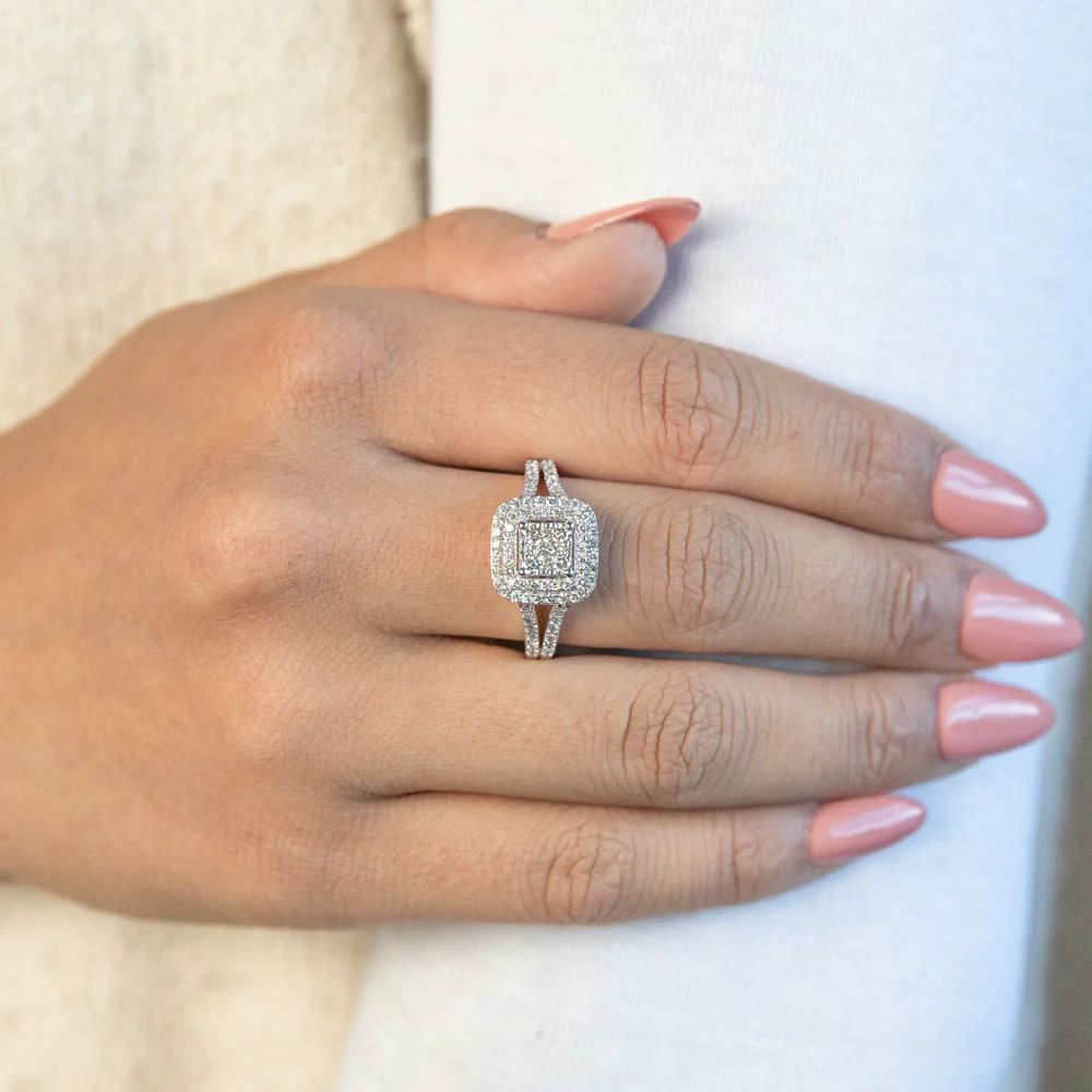 9ct White Gold 1 Carat Diamond Ring With 91 Beautiful Diamonds - Image 3