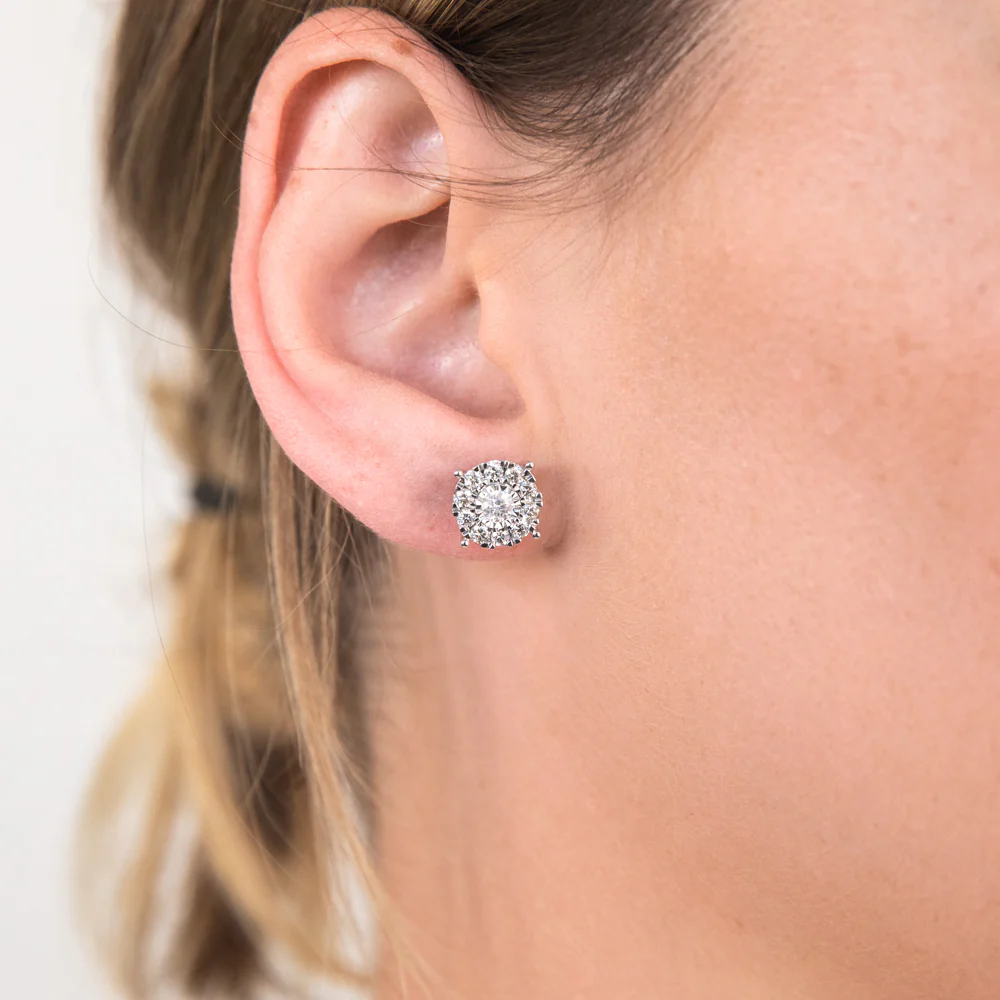 9ct White Gold 1 Carat Diamond Stud Earrings - Image 2