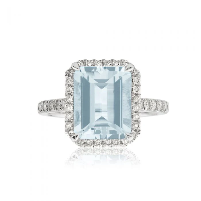 9ct White Gold 2.4ct Aquamarine and 1/3 Carat Diamond Ring - Image 3
