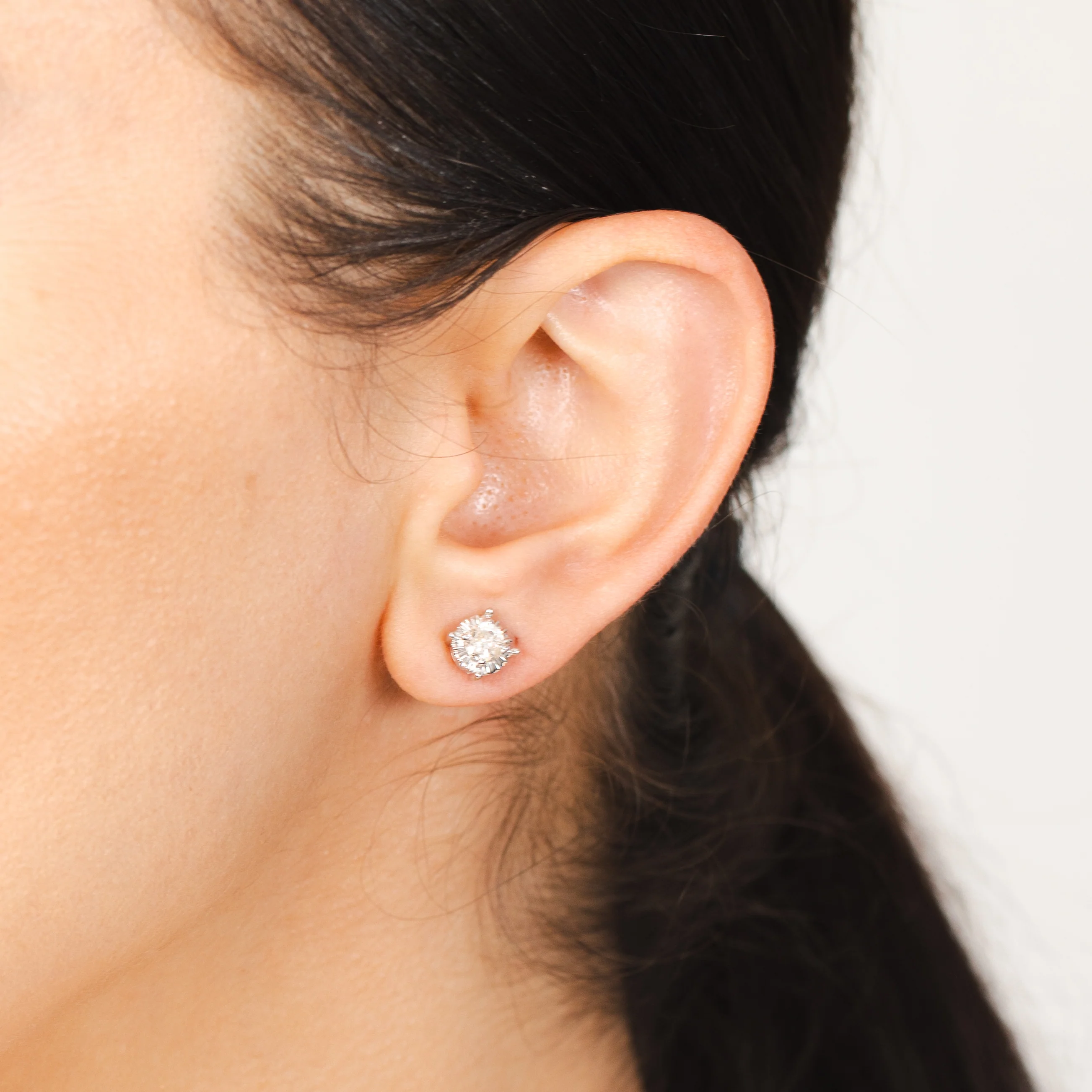 9ct White Gold 3/4 Carat Diamond Solitare Studs with Disc Setting - Image 2