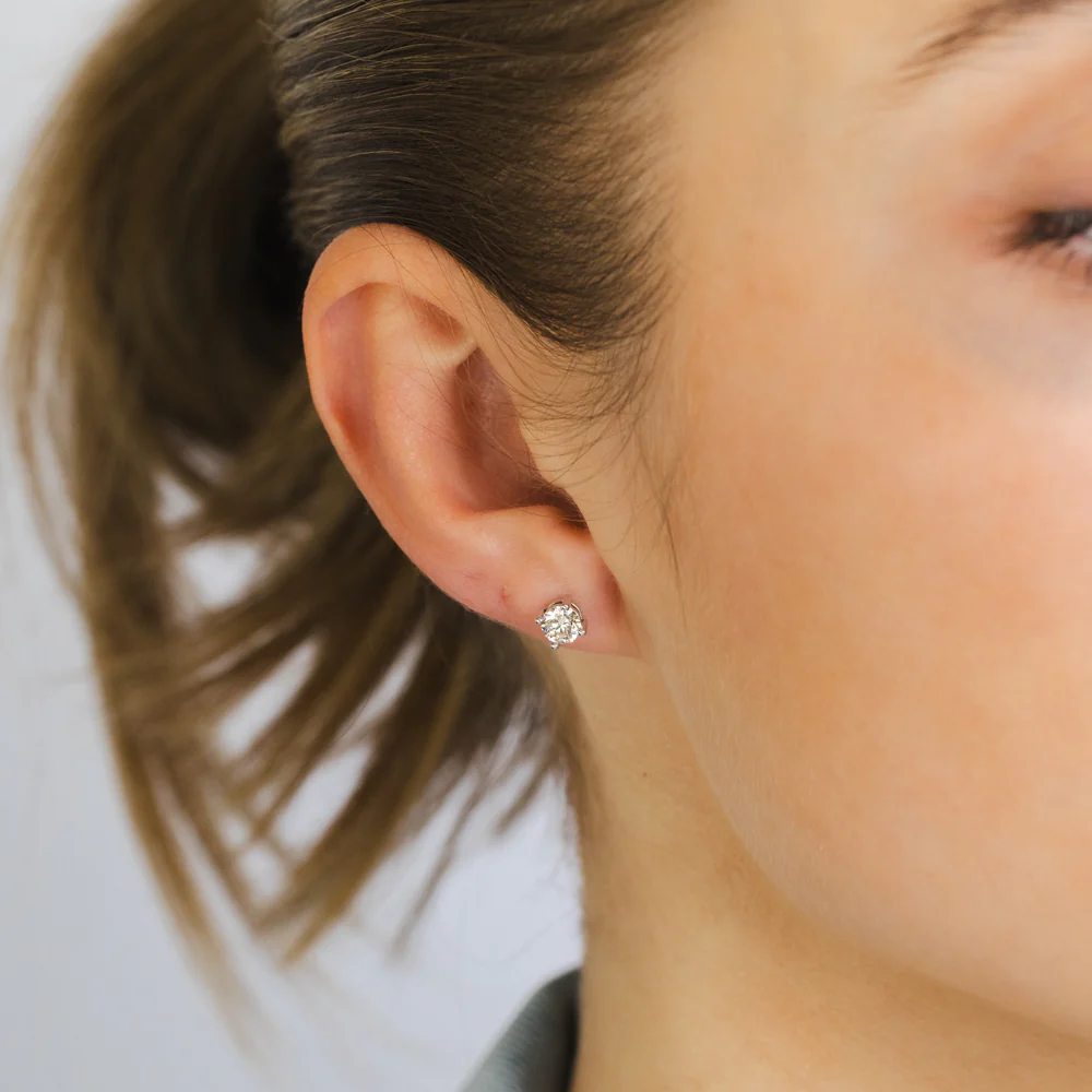 9ct White Gold 3/4 Carat Diamond Stud Earrings - Image 2