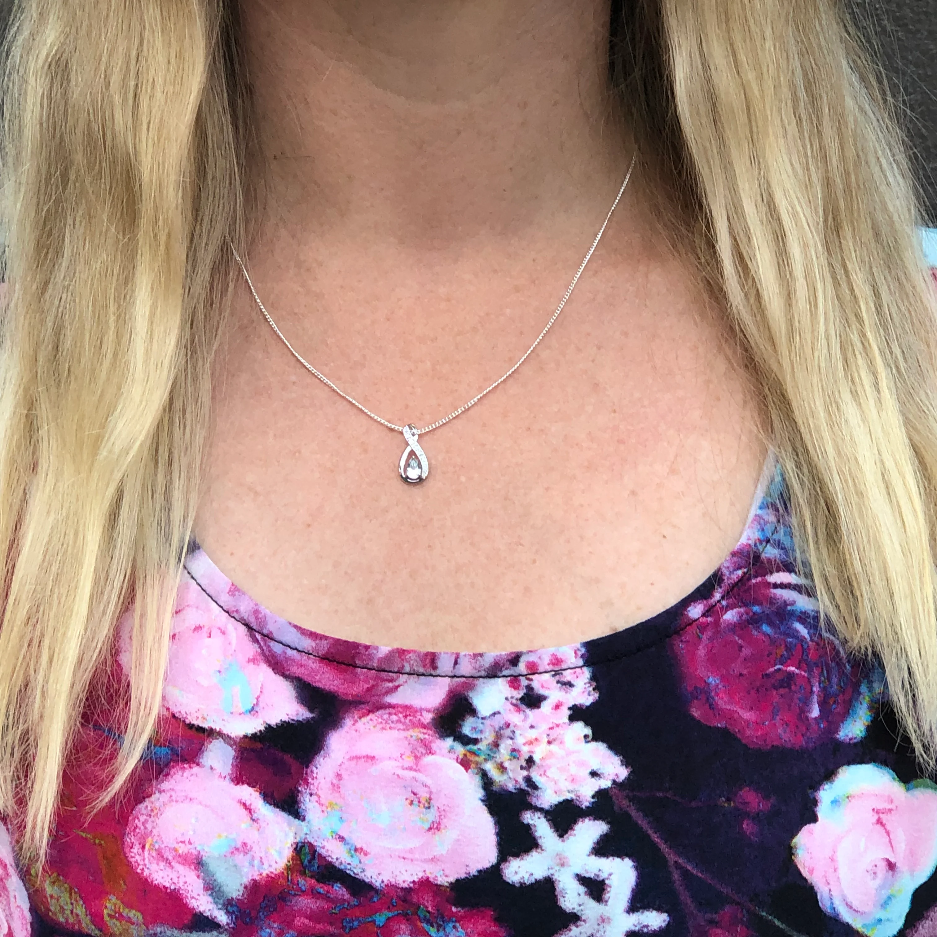 9ct White Gold Aquamarine & Diamond Infinity Pendant - Image 2