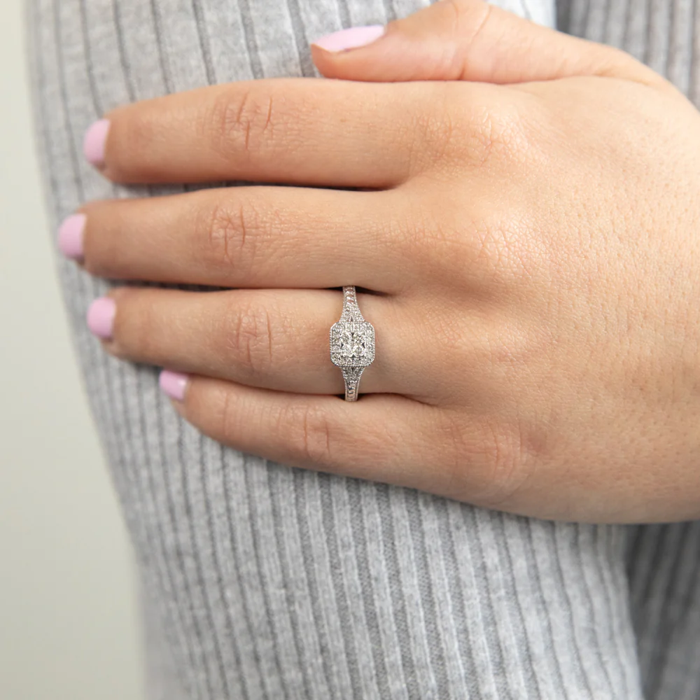 9ct White Gold Diamond Ring Set With 37 Beautiful Diamonds - Image 3