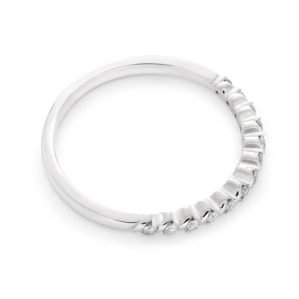9ct White Gold Diamond Ring with 13 Brilliant Cut Diamonds - Image 2