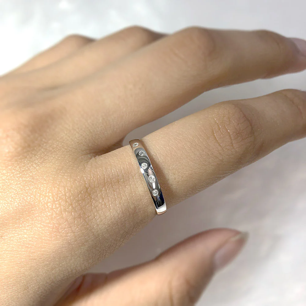 9ct White Gold Diamond Ring with 5 Brilliant Diamonds - Image 3