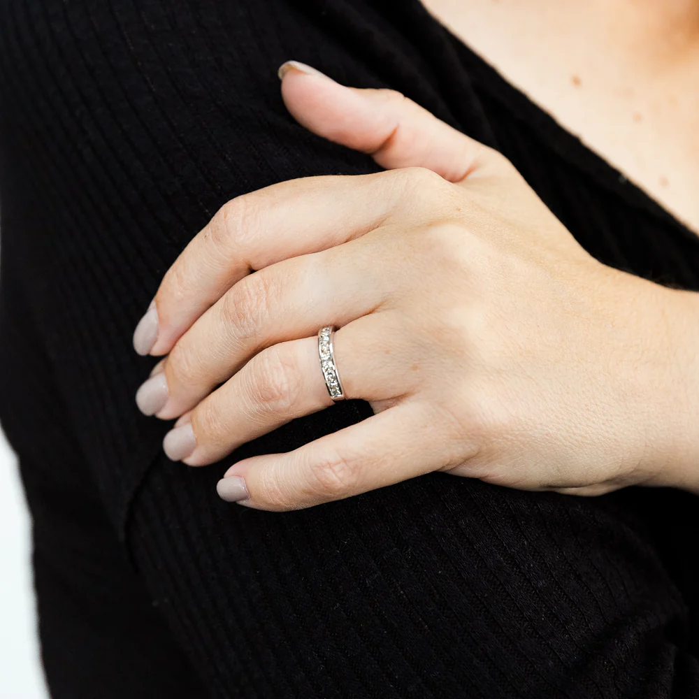 9ct White Gold Exquisite Diamond Ring - Image 4