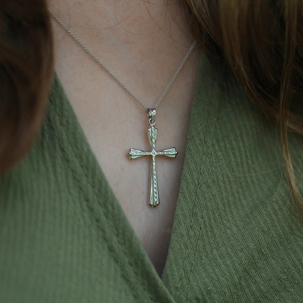 9ct White Gold Fancy Cross Pendant - Image 3