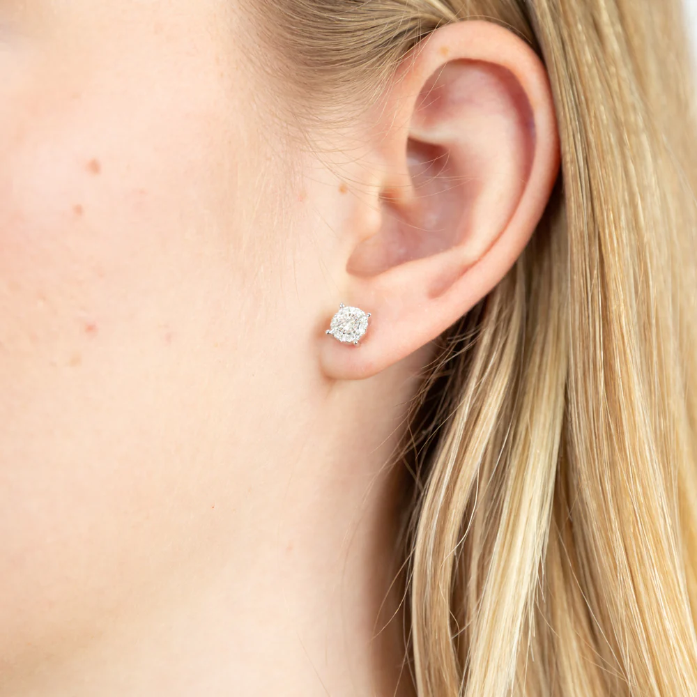 9ct White Gold Lovely Diamond Stud Earrings - Image 2