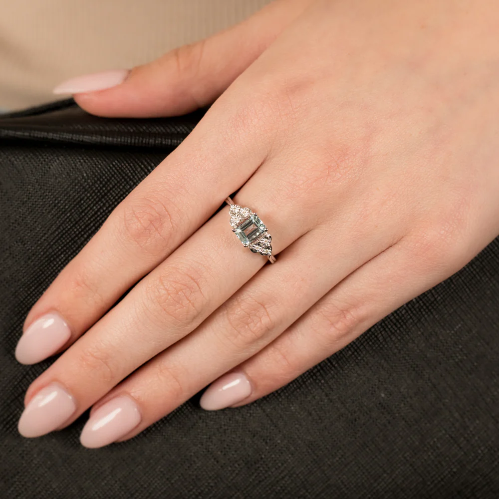 9ct White Gold Natural Aquamarine And Diamond Ring - Image 3