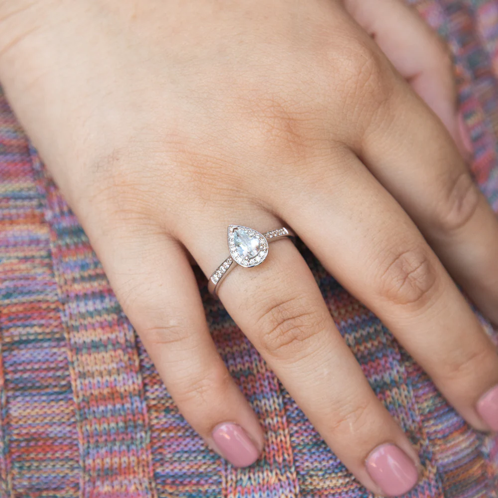 9ct White Gold Pear Cut 0.65ct Aquamarine 0.20 Carat Diamond Ring - Image 3