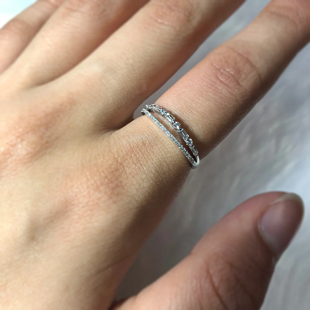 9ct White Gold Ring with 1/4 Carat of Brilliant and Baguette Diamonds - Image 3