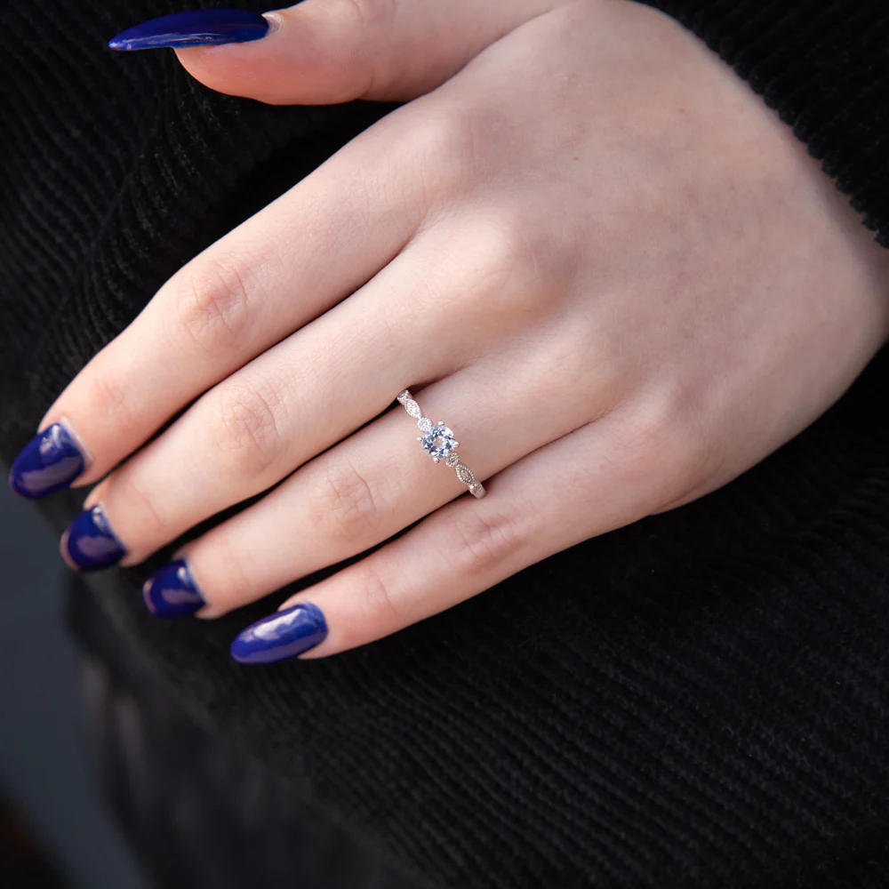 9ct White Gold Round Cut 0.45ct Aquamarine and Diamond Ring - Image 4