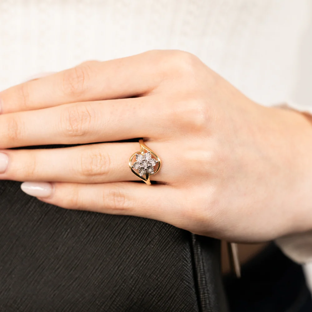 9ct Whitte & Yellow Gold Cross Over Diamond Ring - Image 3
