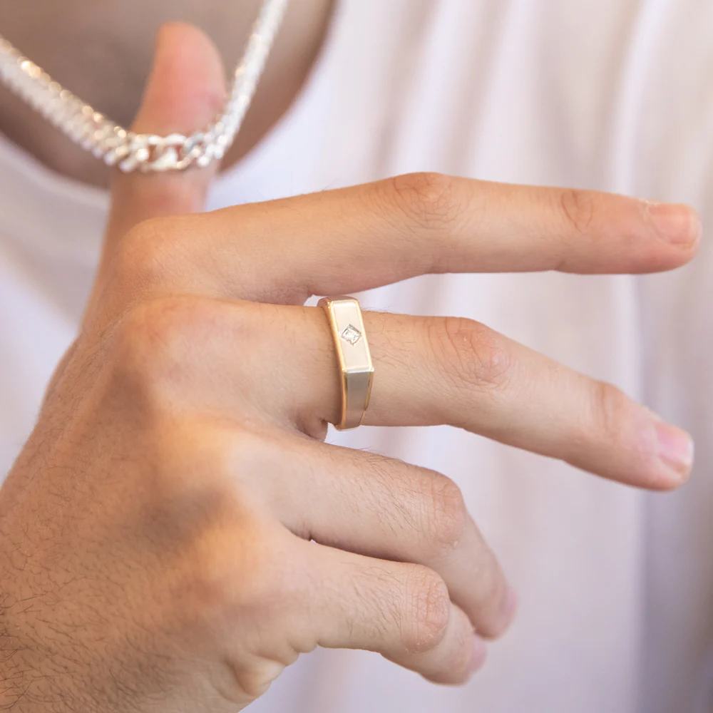 9ct Yellow and White Gold Diamond Gents Ring - Image 3