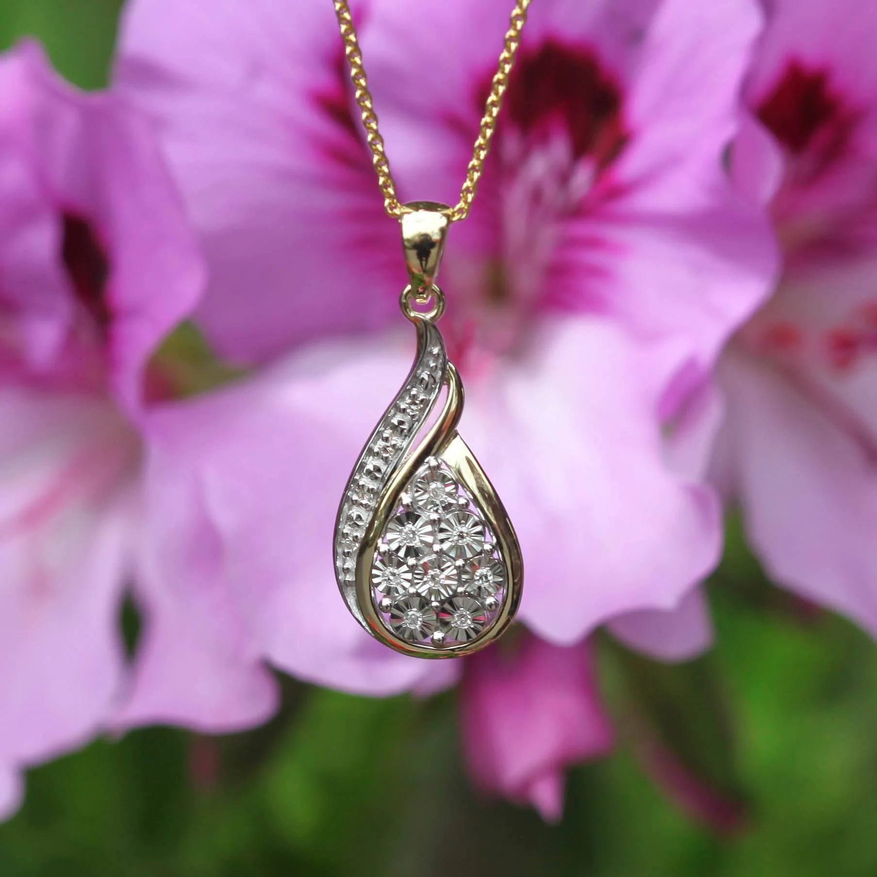 9ct Yellow and White Gold Diamond Pendant with Chain - Image 2