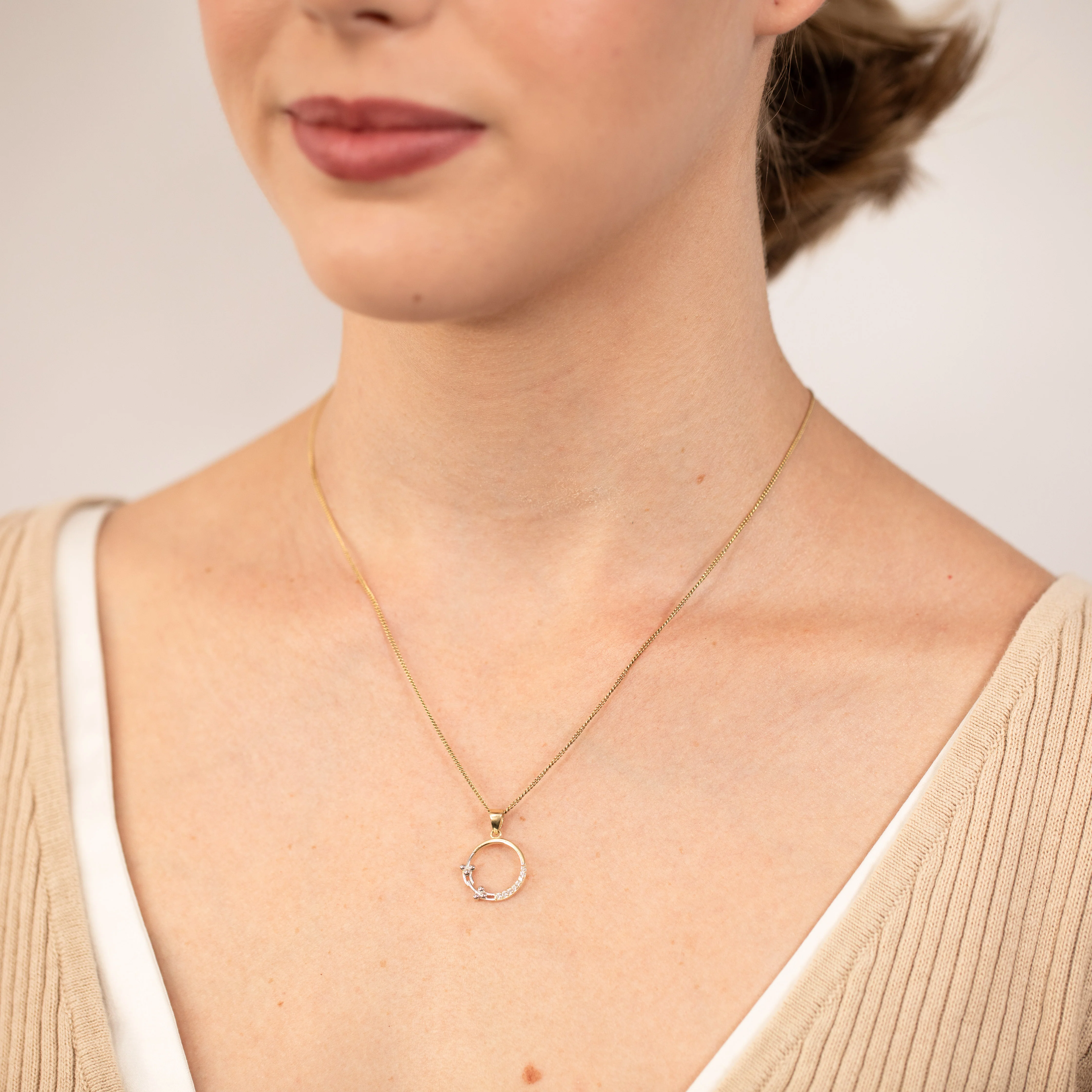 9ct Yellow And White Gold Two Tone Diamond Cut Circle Of Life Pendant - Image 2