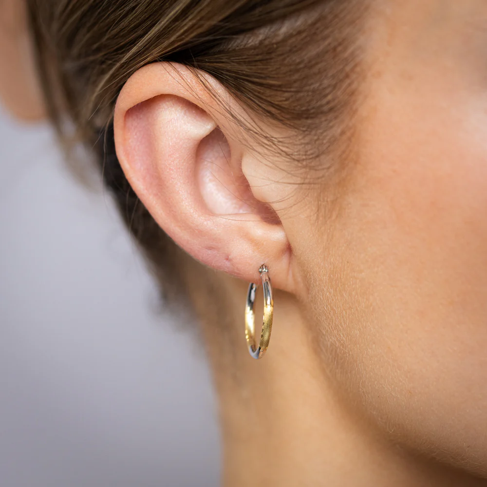 9ct Yellow And White Two Tone Gold Silverfilled Diamond Cut 2 X 20mm Hoop Earrings - Image 2
