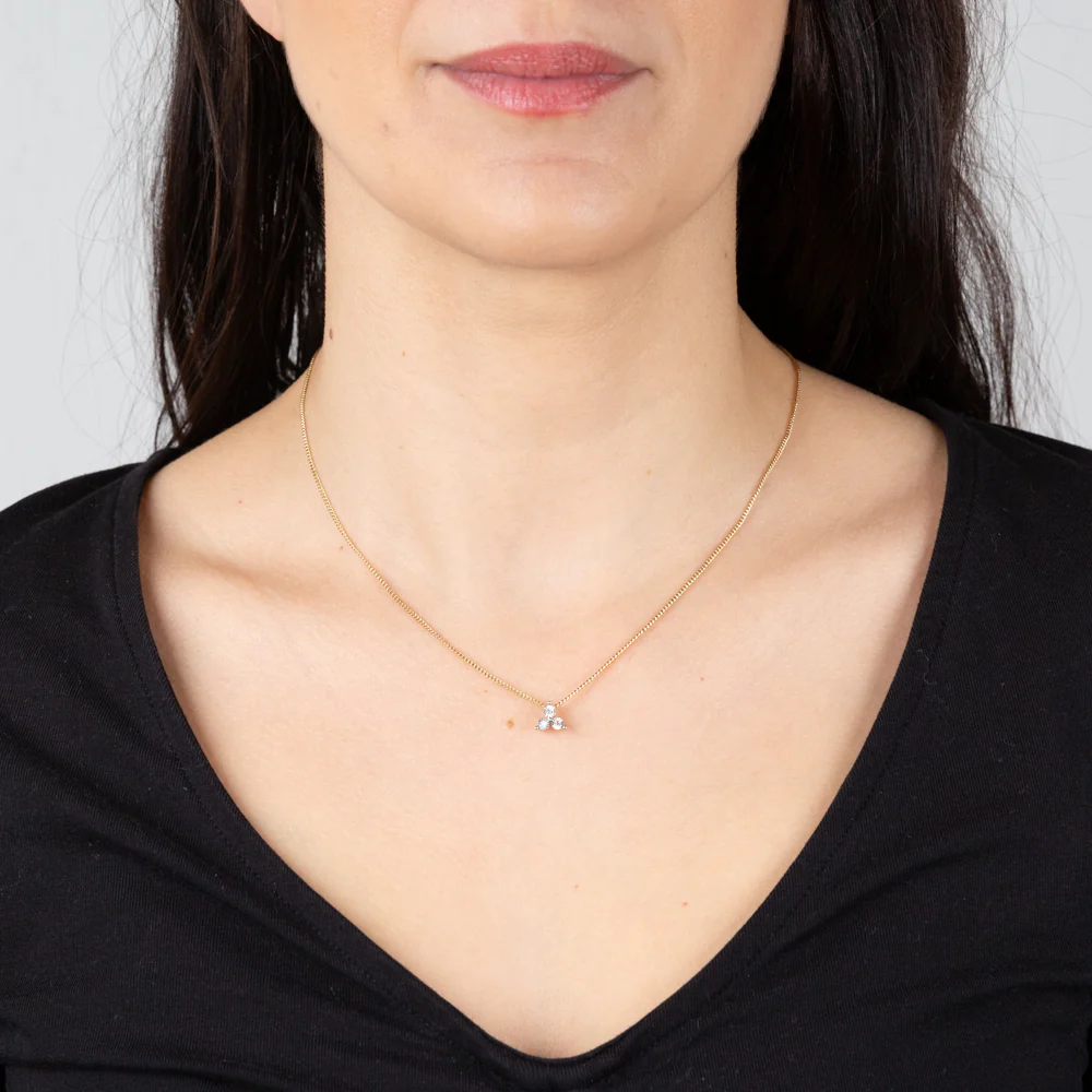 9ct Yellow Gold 0.05 Carat Diamond Pendant with 3 Diamonds - Image 2