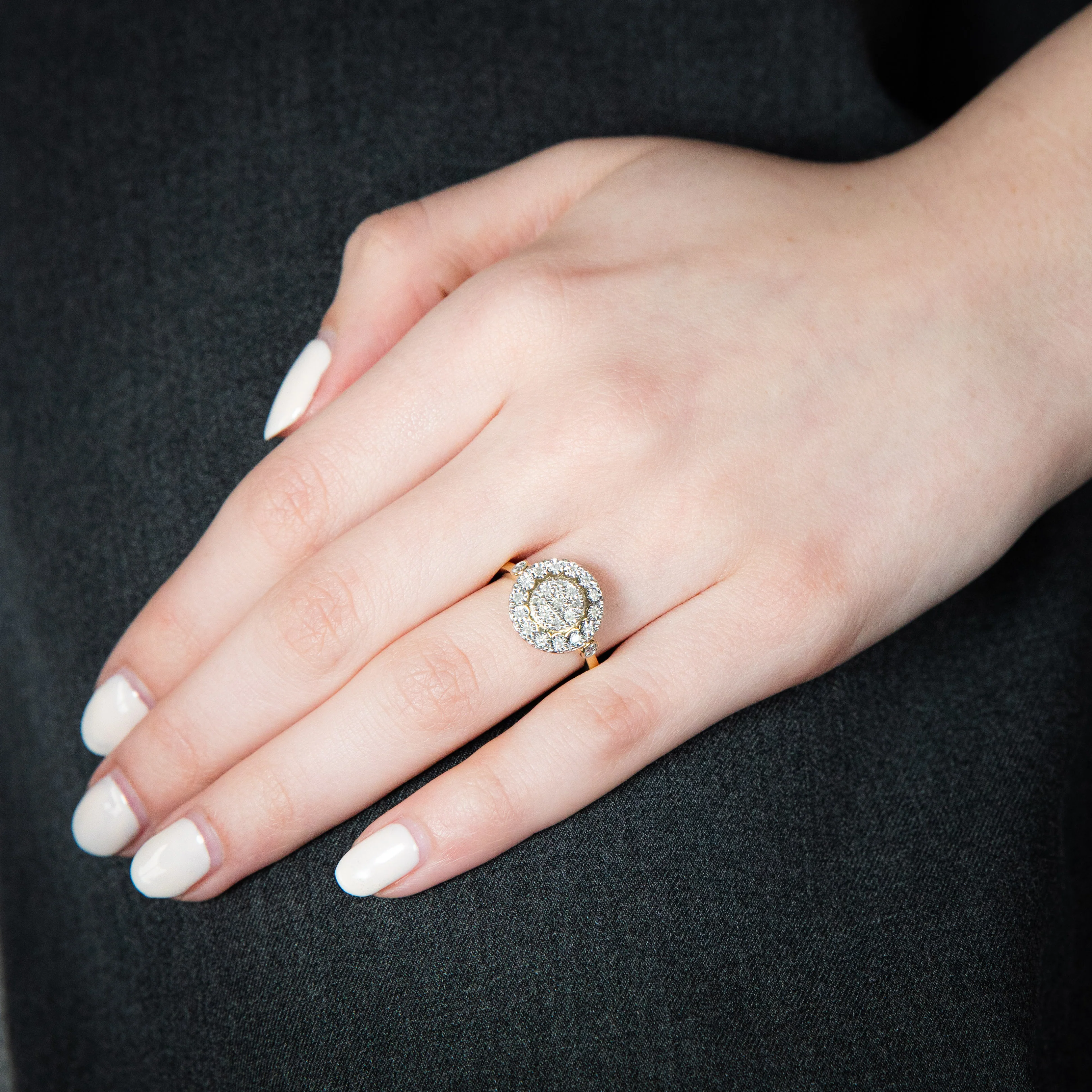 9ct Yellow Gold 0.15 Carat Diamond Ring with 25 Diamonds - Image 3