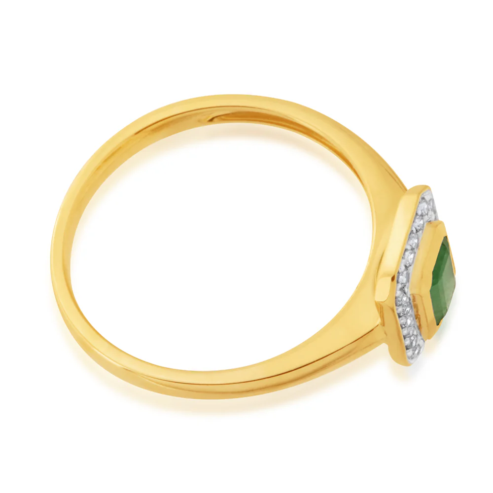 9ct Yellow Gold 0.6ct Natural Emerald and 1/10 Carat Diamond Ring - Image 2