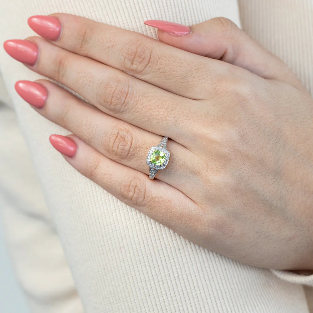 9ct Yellow Gold 1.13ct Peridot Diamond Ring - Image 4