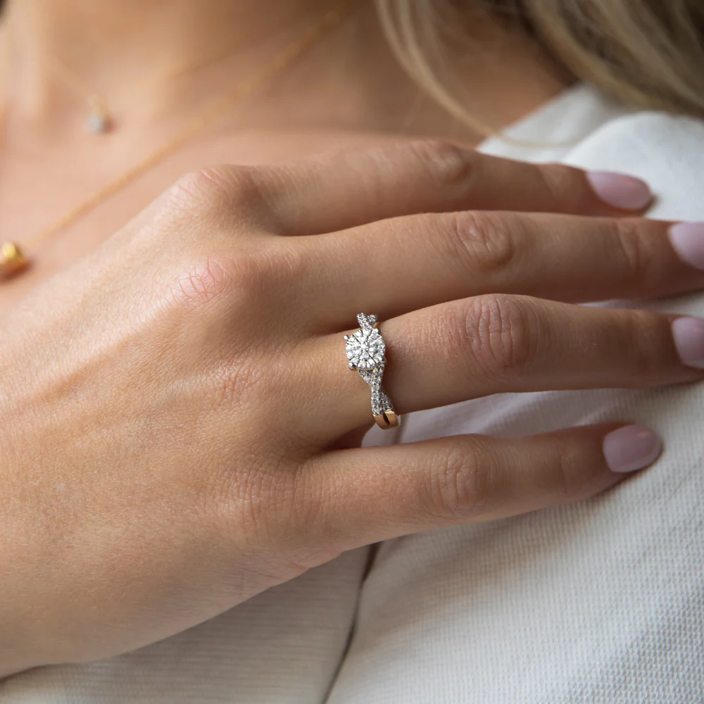 9ct Yellow Gold 1/3 Carat Diamond Ring - Image 3