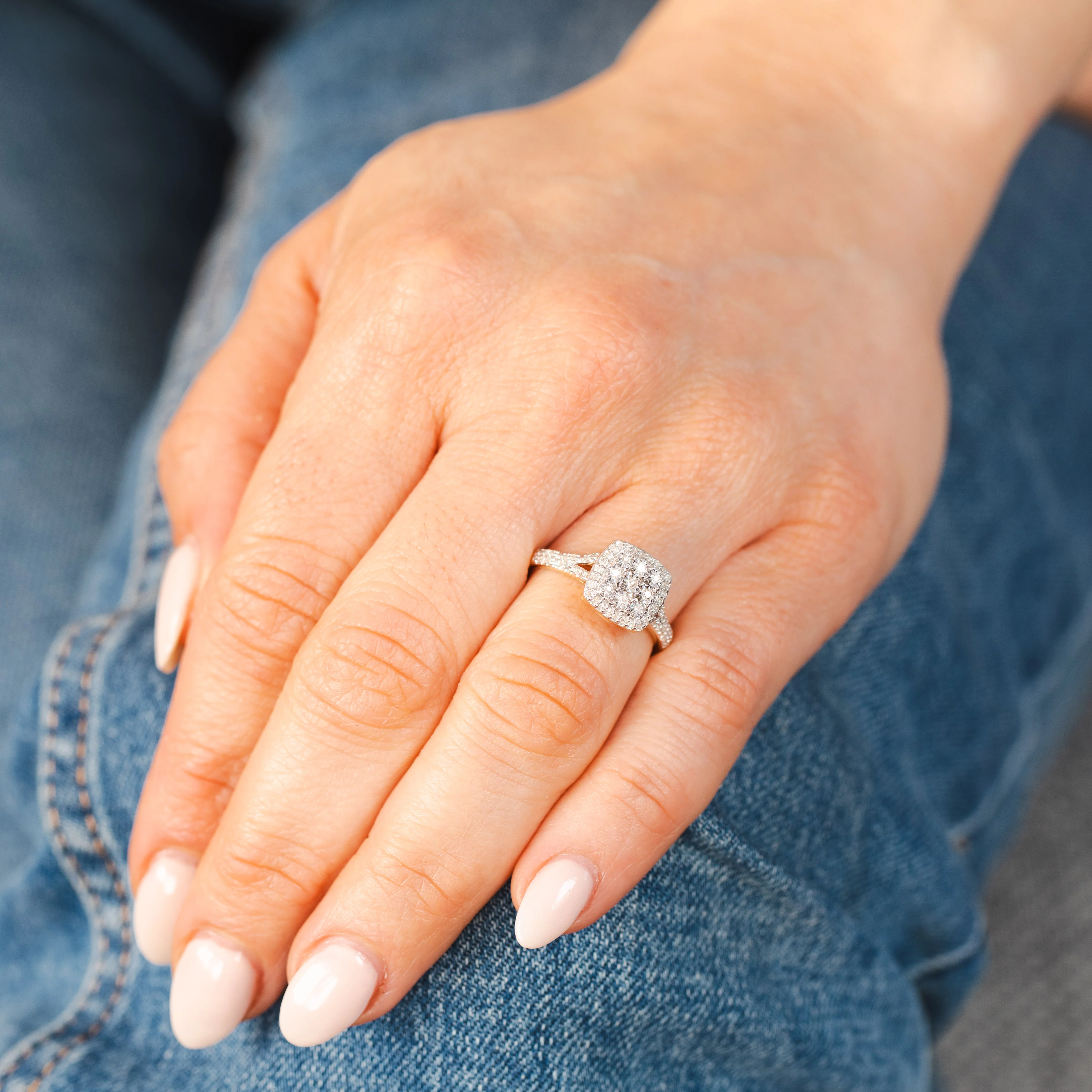 9ct Yellow Gold 1/4 Carat Diamond Dress Ring - Image 3