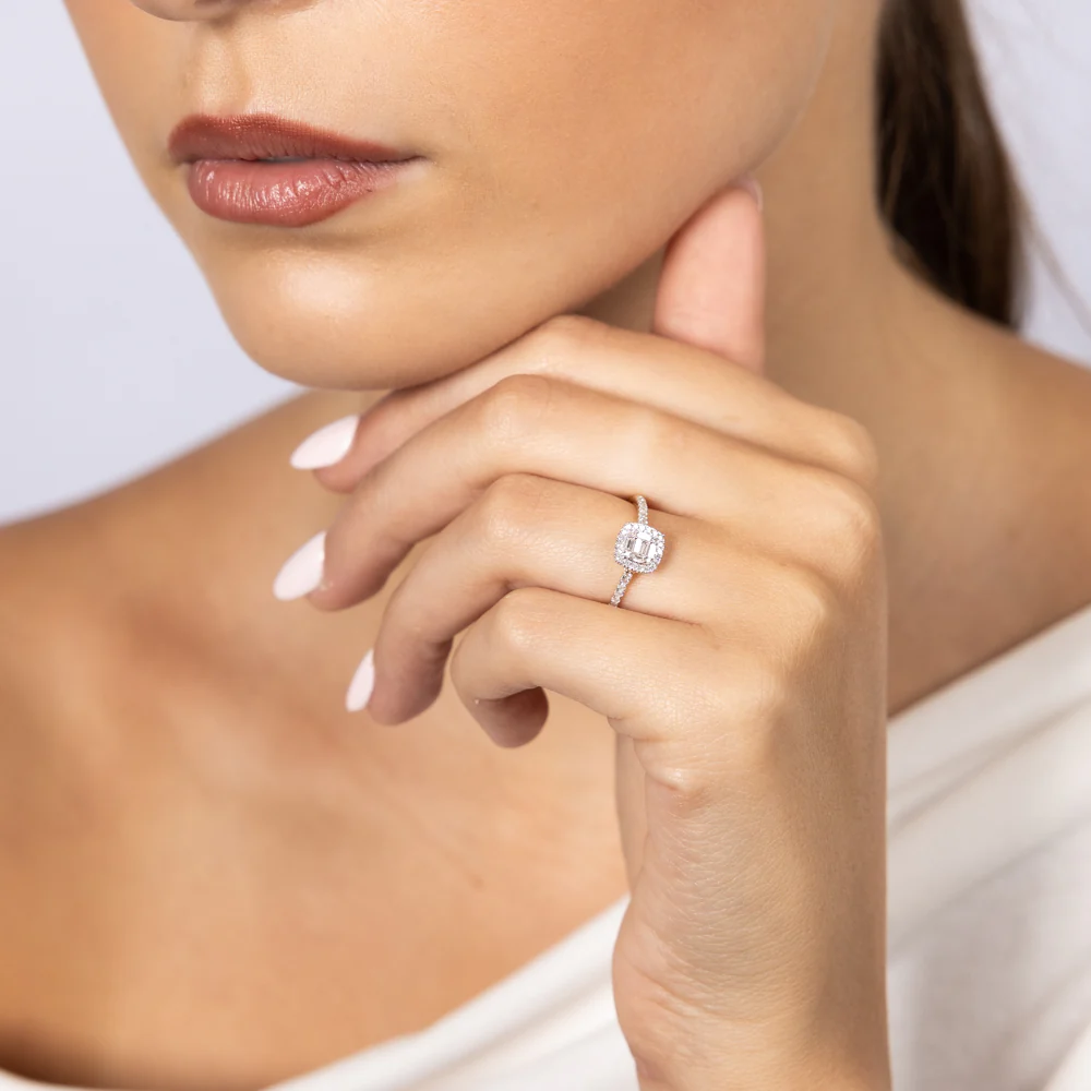 9ct Yellow Gold 1/4 Carat Diamond Halo Dress Ring - Image 3