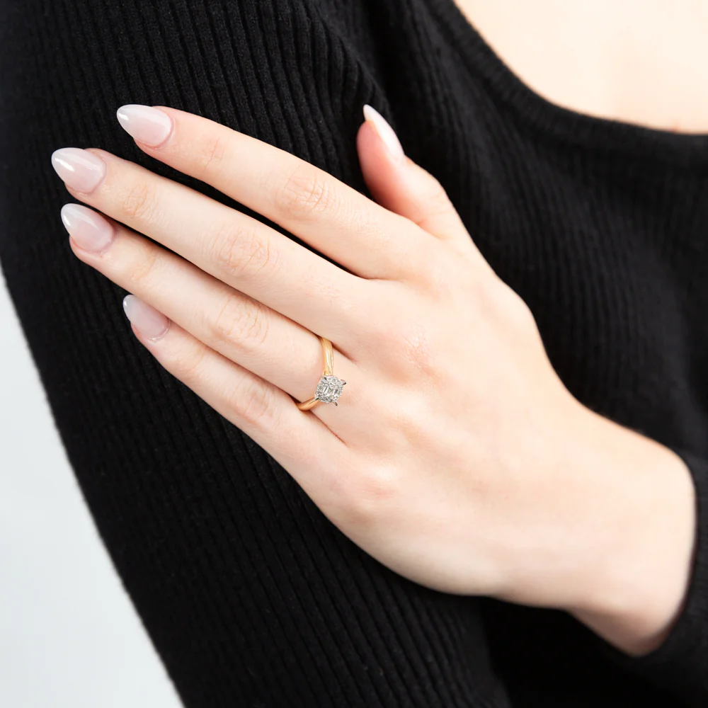 9ct Yellow Gold 1/5 Carat Diamond Ring with Brilliant Princess and Baguette Diamonds - Image 2