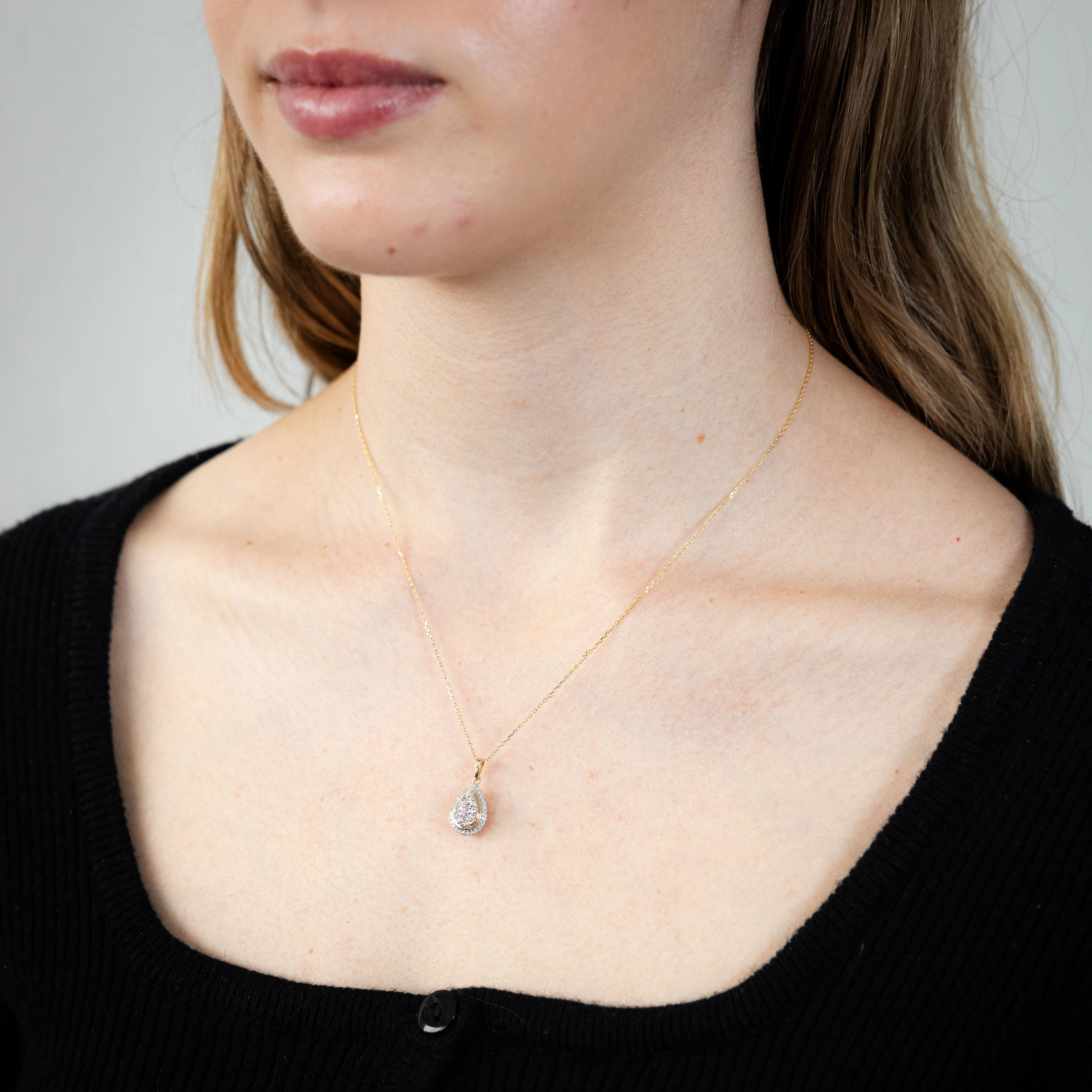 9ct Yellow Gold 1/6 Carat Diamond Pear Shaped Pendant - Image 2