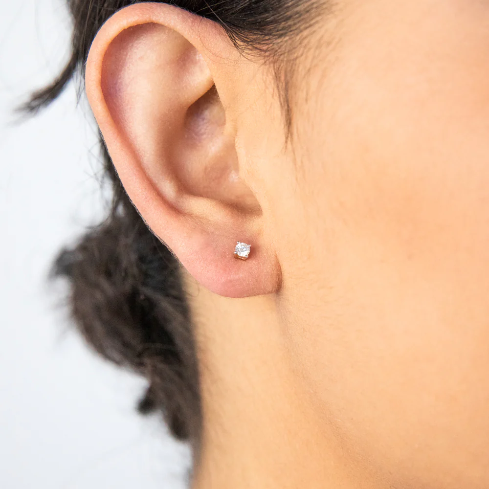 9ct Yellow Gold 1/6 Carat Diamond Stud Earrings - Image 2