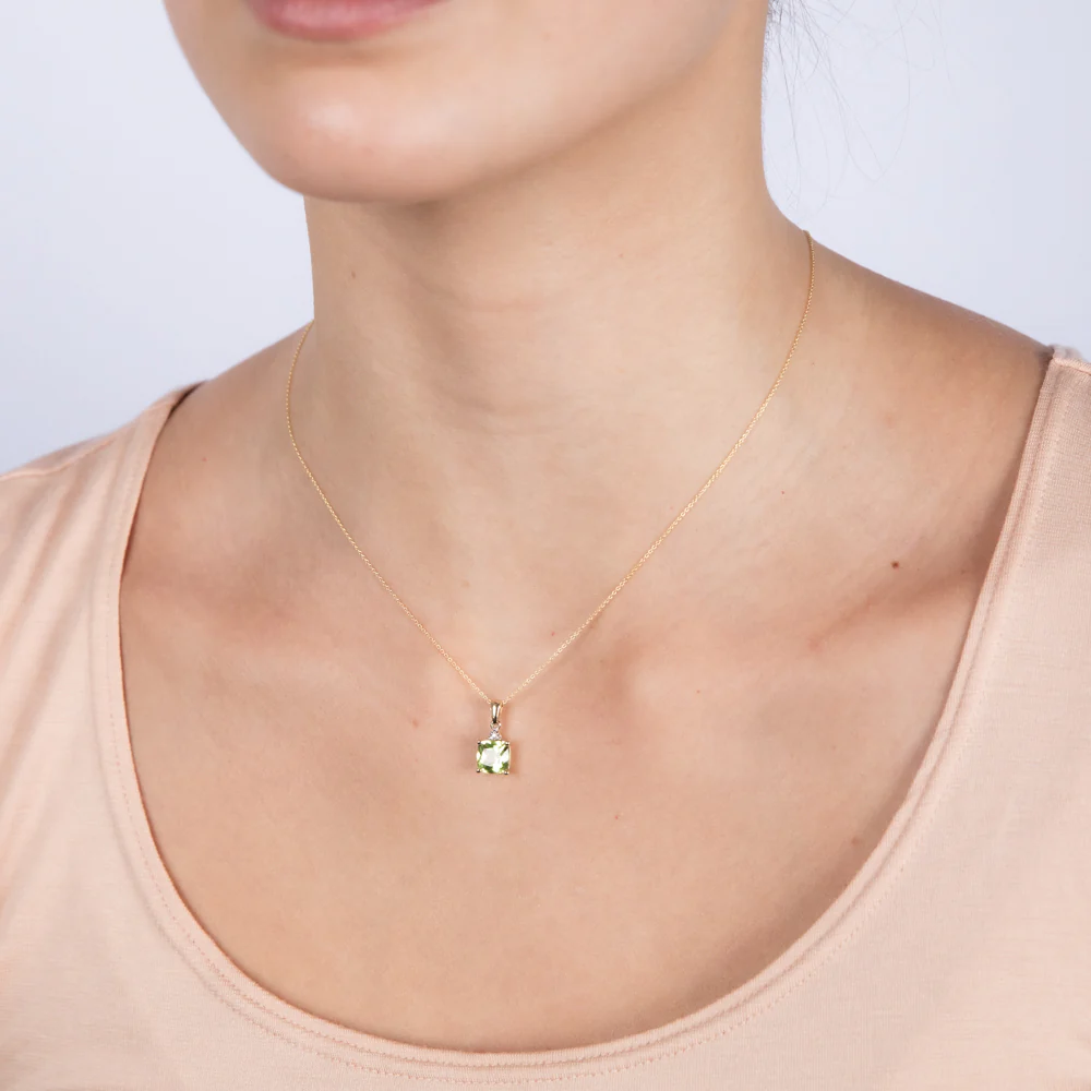 9ct Yellow Gold 1.7ct Peridot and Diamond Pendant On 45cm Chain - Image 2