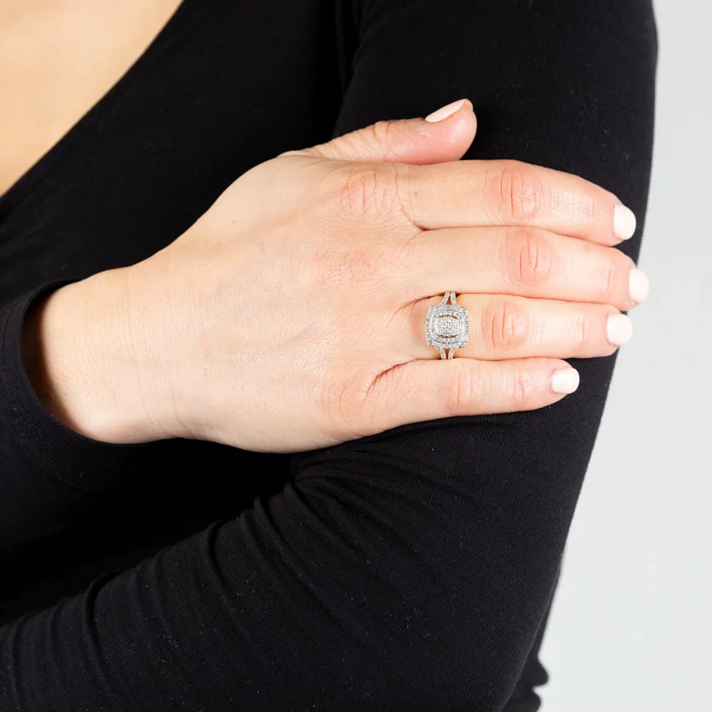 9ct Yellow Gold 1 Carat Diamond Cushion Shape Cluster Ring - Image 2