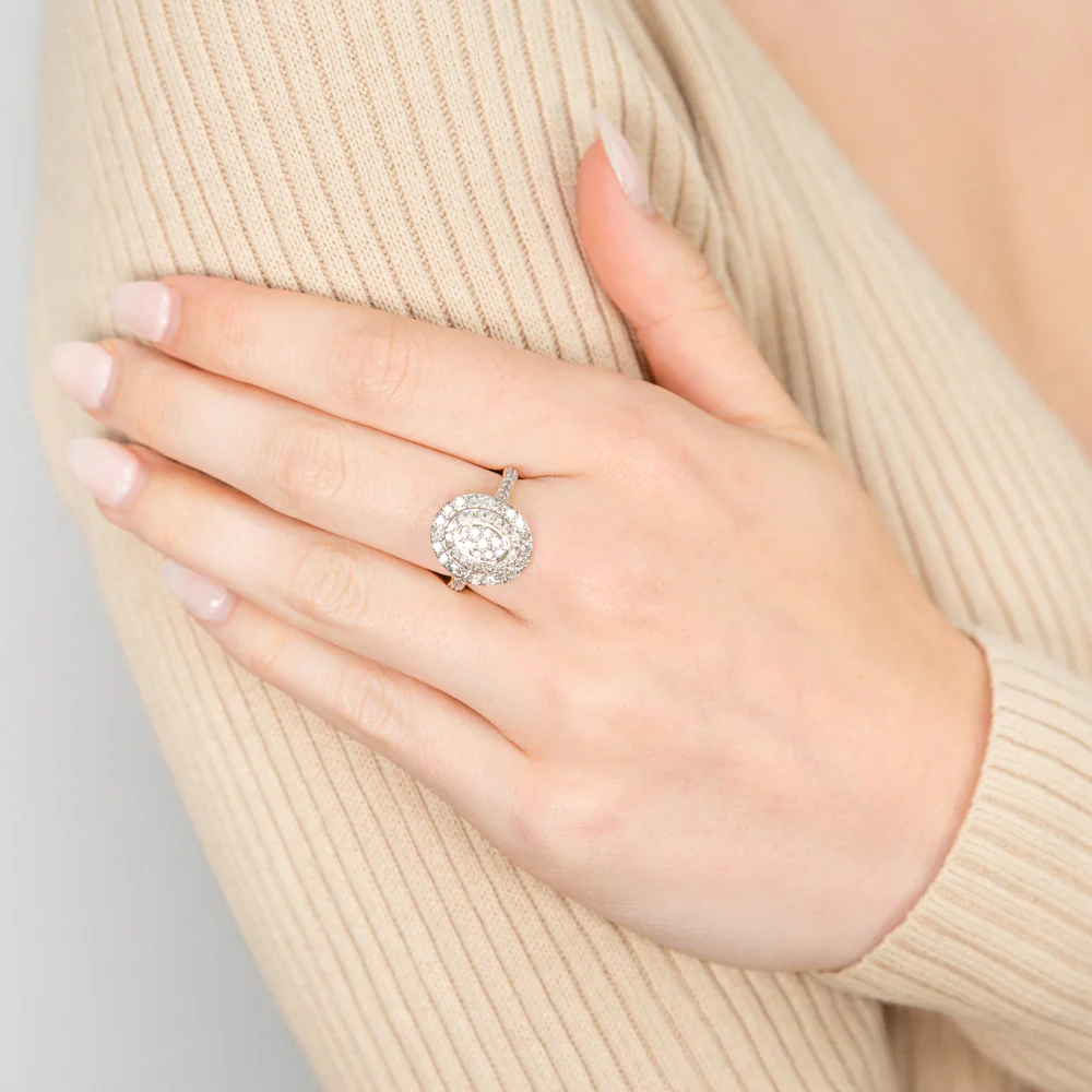 9ct Yellow Gold 1 Carat Diamond Oval Shape Cluster Ring - Image 3