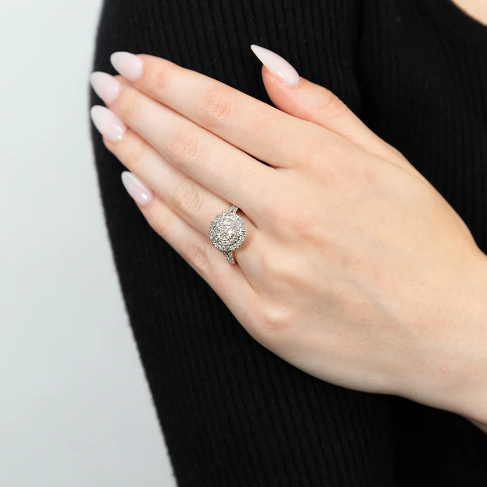 9ct Yellow Gold 1 Carat Diamond Oval Shape Cluster Ring - Image 2