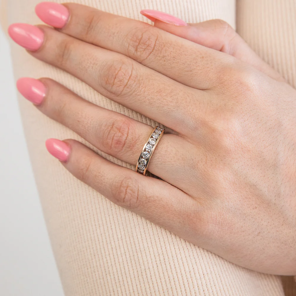 9ct Yellow Gold 1 Carat Diamond Ring with 11 Brilliant Diamonds - Image 2