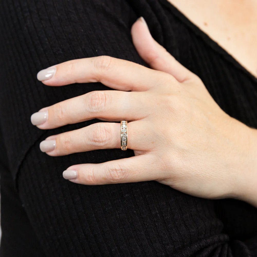 9ct Yellow Gold 1 Carat Diamond Ring with 9  Diamonds in Channel setting - Image 2