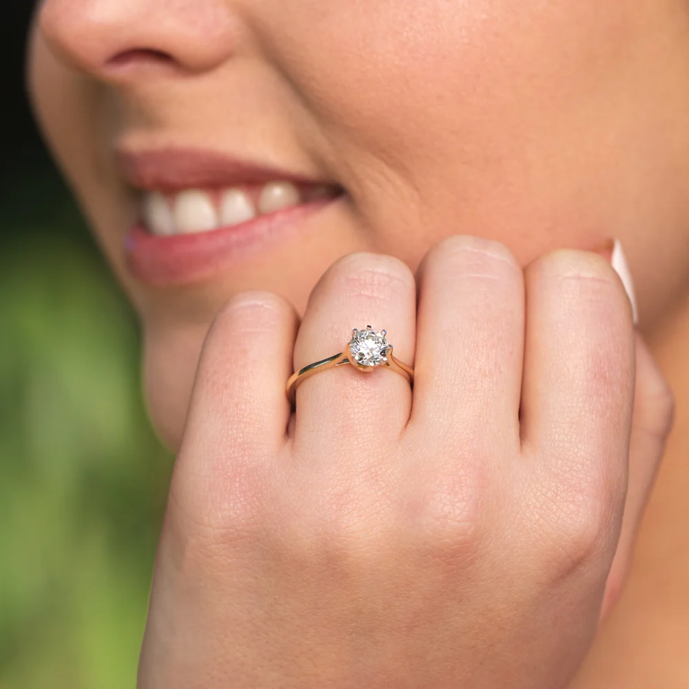 9ct Yellow Gold  1 Carat Diamond Solitaire Ring - Image 3