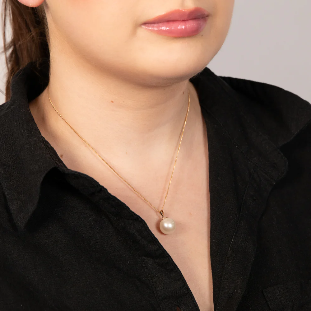 9ct Yellow Gold 10-14mm White South Sea Pearl Pendant on 45cm Chain - Image 2