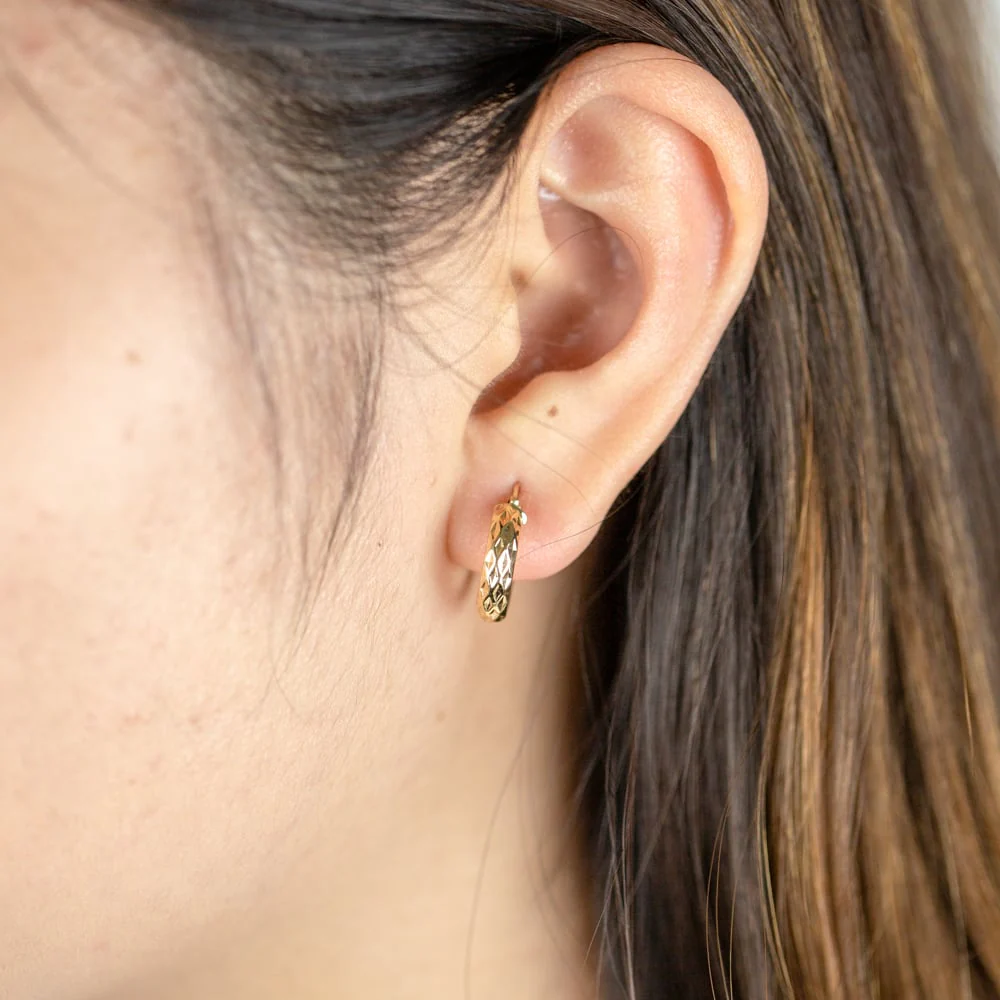 9ct Yellow Gold 10mm Diamond Cut Hoop Earrings - Image 2