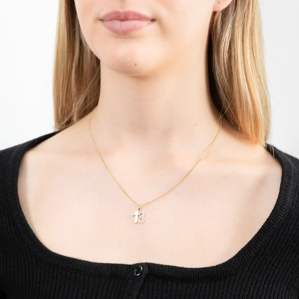 9ct Yellow Gold 13 Diamond Pendant - Image 2