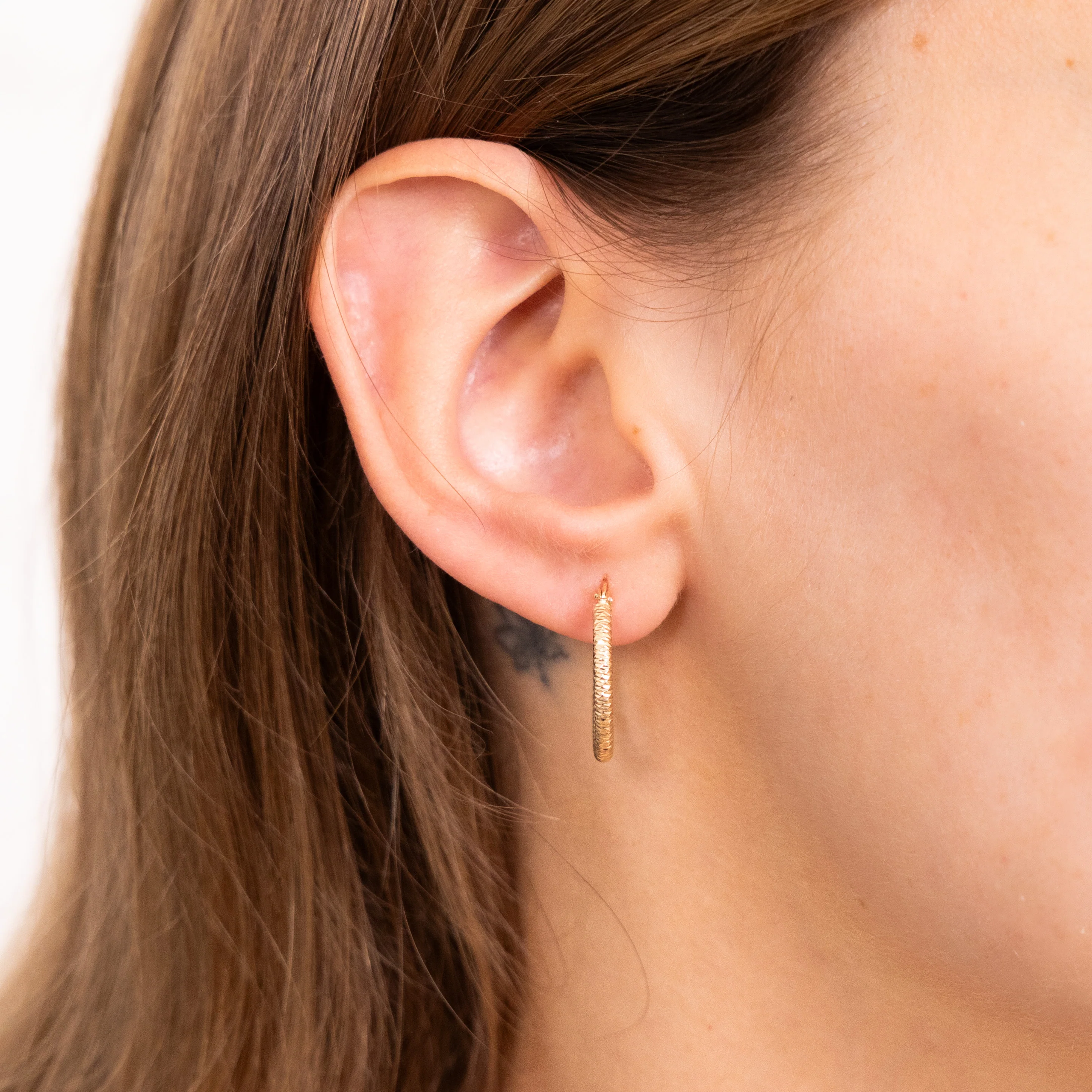 9ct Yellow Gold 15mm Textured Hoop Earrings - Image 2