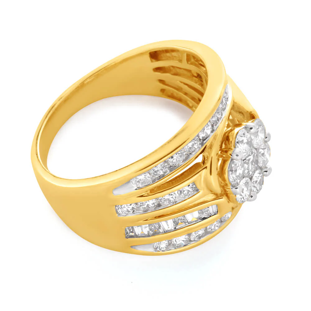 9ct Yellow Gold 2 Carat Diamond Ring with Beautiful Brilliant and Tapered Diamonds - Image 2