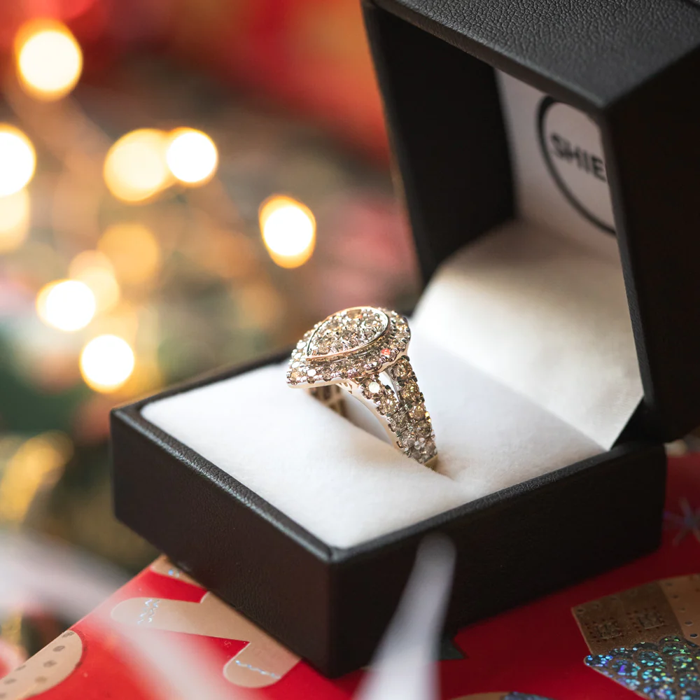 9ct Yellow Gold 2 Carat Diamond Ring with Brilliant Cut Diamonds - Image 3