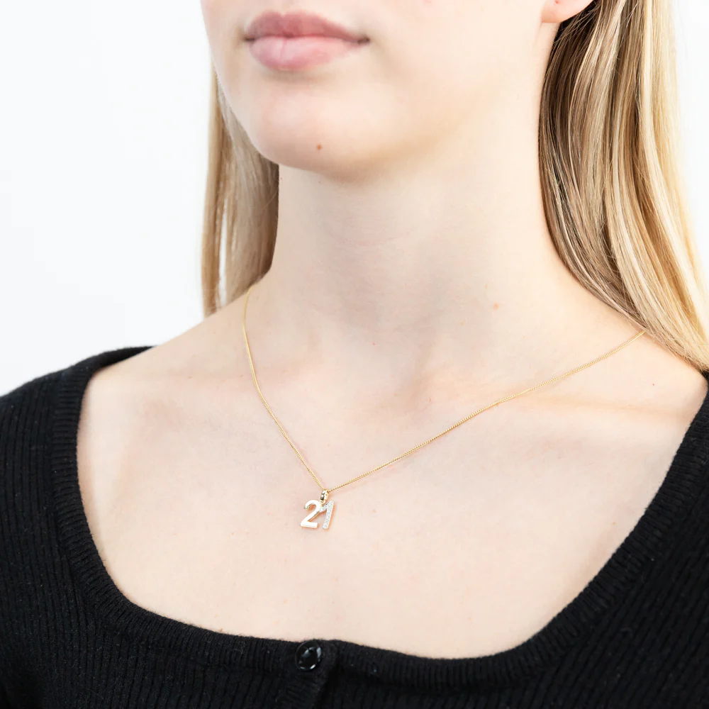 9ct Yellow Gold 21 Diamond Pendant - Image 2