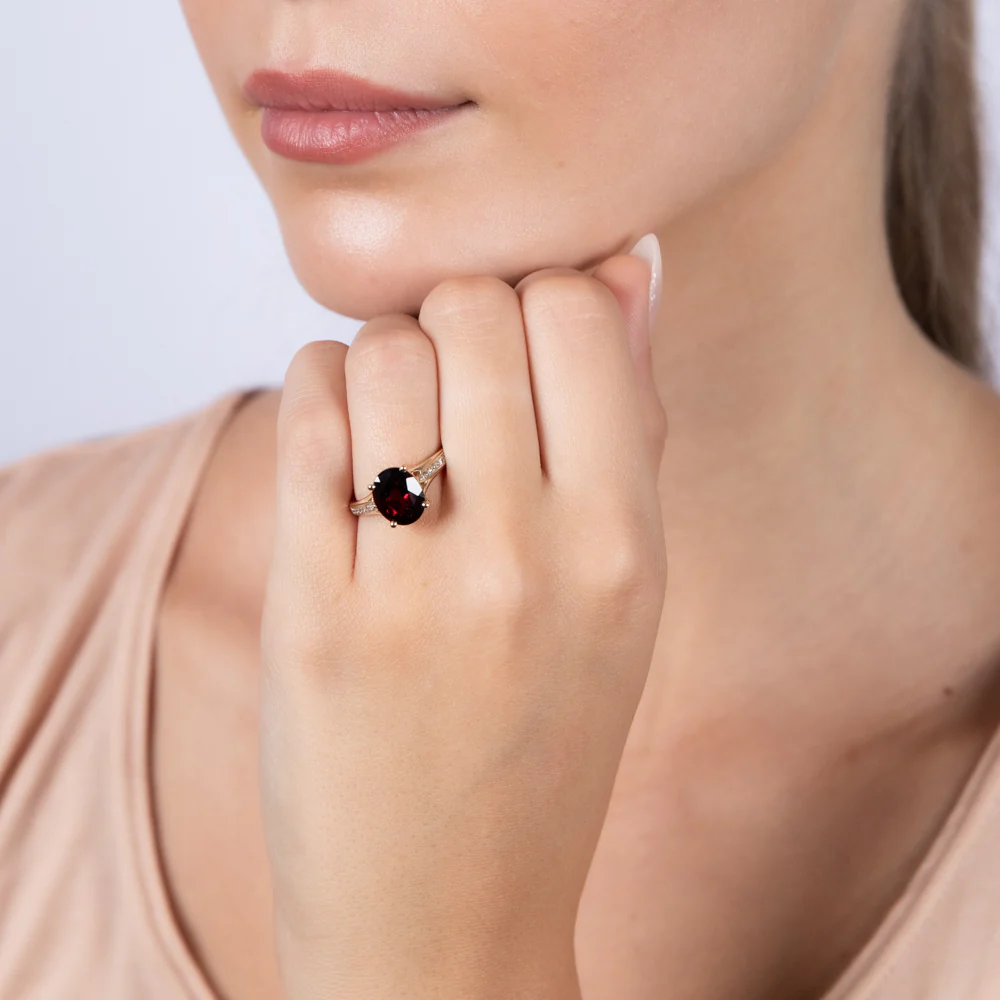 9ct Yellow Gold 3.10 Carat Garnet and 14 Diamonds Dress Ring - Image 3