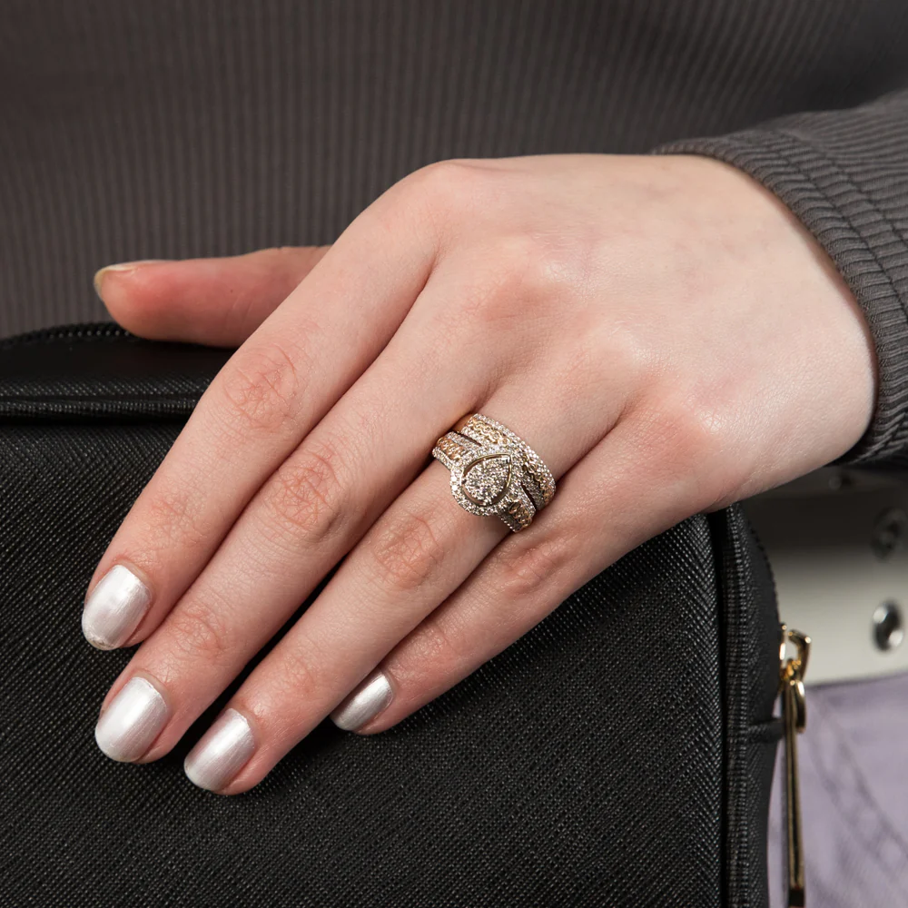 9ct Yellow Gold 3/4 Carat 2 Ring Bridal Set with 124 Brilliant Cut Diamonds - Image 3