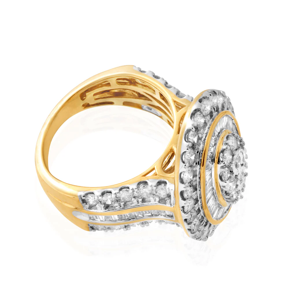 9ct Yellow Gold 3 Carat Oval Cluster Diamond Ring with Brilliant & Baguette Diamonds - Image 2